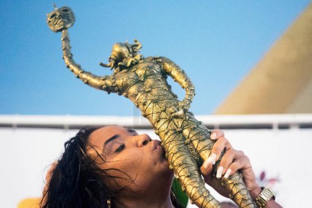 Téléchargez les photos : BRÉSIL, RJ - 03 JUIN 2019 : Les Brésiliens célèbrent la fête du carnaval de Rio De Janeiro l'après-midi ensoleillé d'été - en image libre de droit