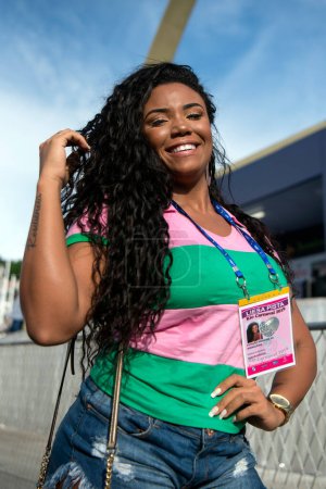 Téléchargez les photos : BRÉSIL, RJ - 03 JUIN 2019 : Les Brésiliens célèbrent la fête du carnaval de Rio De Janeiro l'après-midi ensoleillé d'été - en image libre de droit