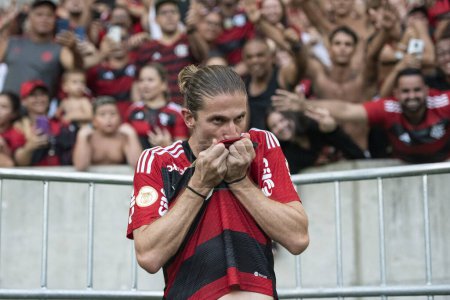 Téléchargez les photos : Rio de Janeiro, Rio de Janeiro, Brésil - 03 décembre 2023. Match entre Flamengo x Cuiaba à Maracana - Championnat du Brésil. - en image libre de droit