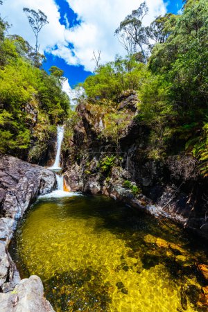Téléchargez les photos : The secluded lower section of Rollasons Falls during summer on the slopes of Mt Buffalo in Victoria, Australia - en image libre de droit