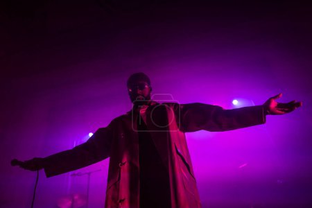 Téléchargez les photos : MELBOURNE, AUSTRALIE - 5 MAI : L'artiste rap australien Kwame soutient Holy Holy lors de leur tournée nationale foirée au Northcote Theatre le 5 mai 2023 à Melbourne, Australie - en image libre de droit