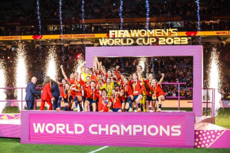 Téléchargez les photos : SYDNEY, AUSTRALIE - 20 AOÛT : Les joueuses espagnoles célèbrent après que l'Espagne a battu l'Angleterre en finale de la Coupe du Monde Féminine de la FIFA Australie Nouvelle-Zélande 2023 au Stade Australie le 20 août 2023 - en image libre de droit