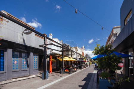 Photo for GEELONG, AUSTRALIA - January 26th 2024: Geelongs trendy and popular Little Malop St on a warm summers morning in Geelong, Victoria, Australia - Royalty Free Image