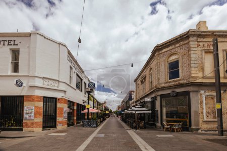 Photo for GEELONG, AUSTRALIA - January 26th 2024: Geelongs trendy and popular Little Malop St on a warm summers morning in Geelong, Victoria, Australia - Royalty Free Image