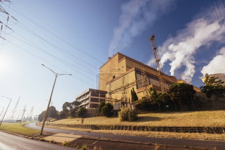 La centrale de Yallourn, dans la vallée de la Latrobe, devrait être mise hors service en 2028 en raison de la hausse des coûts énergétiques et des préoccupations environnementales. Basé près de la ville de Yallourn, à Victoria, Australie