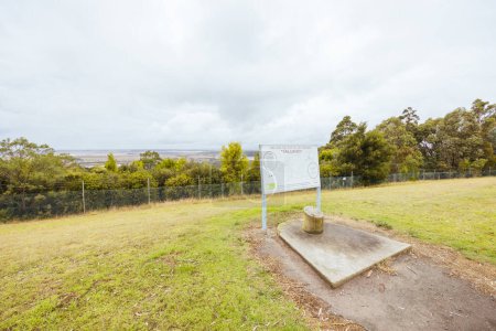 Téléchargez les photos : Site original du canton de Yallourn avec vue sur les mines à ciel ouvert à Victoria, Australie - en image libre de droit