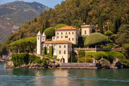 Téléchargez les photos : Famous town on lake Como, Italy - en image libre de droit