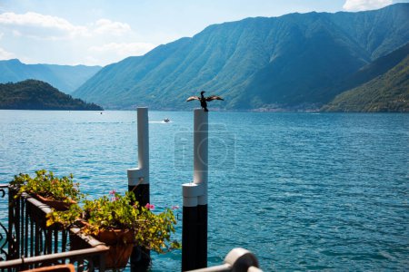 Téléchargez les photos : Veiw of beautiful lake Como in Italy - en image libre de droit