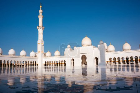 Téléchargez les photos : Grande mosquée de marbre blanc Cheikh Zayed à Abu Dhabi, EAU - en image libre de droit