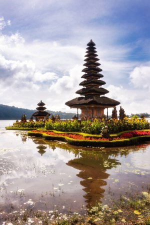 Foto de Pura Ulun Danu Bratan, templo hindú en Bali, Indonesia - Imagen libre de derechos