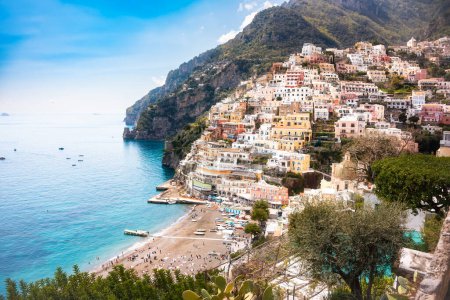 Téléchargez les photos : Positano ville sur la côte amalfitaine dans le sud de l'Italie - en image libre de droit