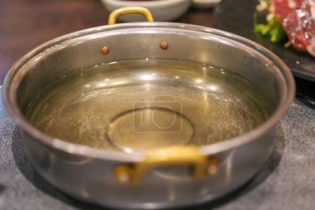 Téléchargez les photos : Hot pot prêt pour la cuisine Shabu Shabu - en image libre de droit