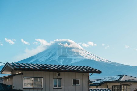 Blick auf den Fuji in der Nähe des Kawaguchi-Sees, Yamanashi, Japan. Wahrzeichen für Touristenattraktionen. Japan-Reisen, Reiseziele und Urlaubskonzept