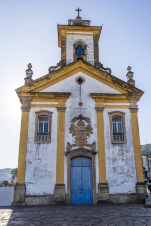 Foto de Fachada de la Iglesia Nossa Senhora das Merces es una iglesia católica de estilo barroco en Ouro Preto, estado de Minas Gerais, Brasil. - Imagen libre de derechos