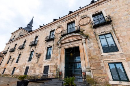 Téléchargez les photos : Palais ducal de Lerma dans la province de Burgos, Espagne. Bâtiment commencé en 1601, aujourd'hui est un Parador national - en image libre de droit
