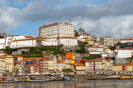 Landschaft des beliebten Viertels Ribeira in Porto