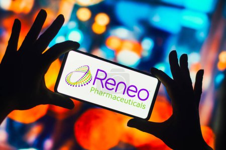 Foto de 29 de noviembre de 2022, Brasil. En esta ilustración fotográfica, el logotipo de Reneo Pharmaceuticals se muestra en la pantalla de un teléfono inteligente - Imagen libre de derechos