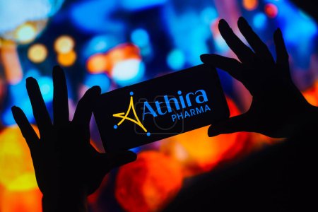 Téléchargez les photos : 2 janvier 2023, Brésil. Dans cette illustration photo, le logo Athira Pharma est affiché sur un smartphone mobile - en image libre de droit