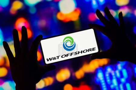 Téléchargez les photos : January 7, 2023, Brazil. In this photo illustration, the WT Offshore logo is displayed on a smartphone screen - en image libre de droit