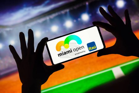Téléchargez les photos : January 9, 2023, Brazil. In this photo illustration, the Miami Open (Miami Masters) logo is displayed on a smartphone screen - en image libre de droit