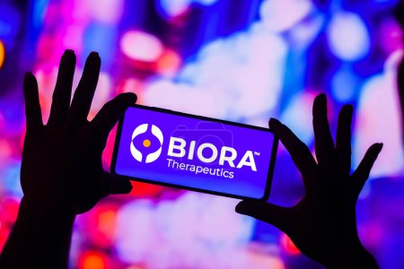 Foto de January 16, 2023, Brazil. In this photo illustration, the Biora Therapeutics, Inc. logo is displayed on a smartphone screen - Imagen libre de derechos