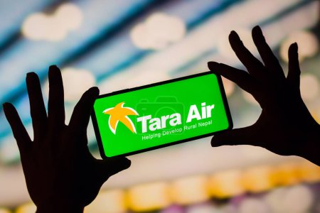 Téléchargez les photos : January 19, 2023, Brazil. In this photo illustration, the Tara Air logo is displayed on a smartphone screen - en image libre de droit