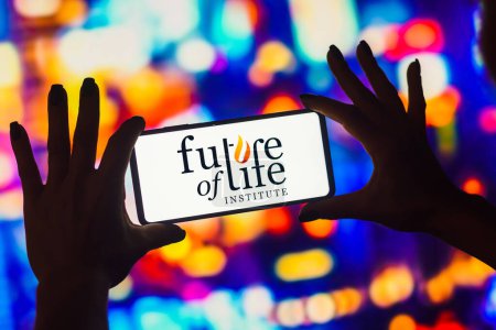 Foto de January 30, 2023, Brazil. In this photo illustration, the Future of Life Institute logo is displayed on a smartphone screen - Imagen libre de derechos
