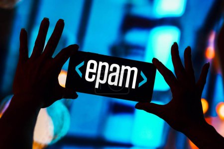 Foto de February 7, 2023, Brazil. In this photo illustration, the EPAM Systems logo is displayed on a smartphone screen - Imagen libre de derechos