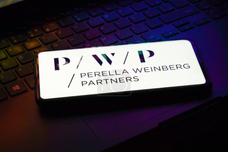 Foto de February 16, 2023, Brazil. In this photo illustration the Perella Weinberg Partners (PWP) logo seen displayed on a smartphone - Imagen libre de derechos