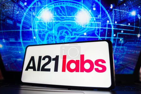 Foto de 3 de abril de 2023, Brasil. En esta ilustración fotográfica, el logotipo de AI21 Labs se muestra en la pantalla de un teléfono inteligente - Imagen libre de derechos