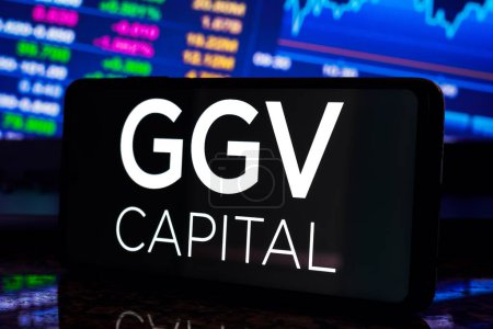 Foto de 10 de mayo de 2023, Brasil. En esta ilustración fotográfica, el logotipo de GGV Capital se muestra en la pantalla de un teléfono inteligente - Imagen libre de derechos