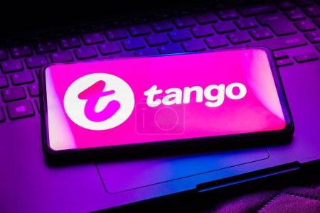 Téléchargez les photos : 12 mai 2023, Brésil. Dans cette illustration photo, le logo Tango Live Stream est affiché sur un écran de smartphone - en image libre de droit