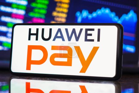 Foto de 17 de mayo de 2023, Brasil. En esta ilustración fotográfica, el logotipo de Huawei Pay se muestra en la pantalla de un teléfono inteligente - Imagen libre de derechos