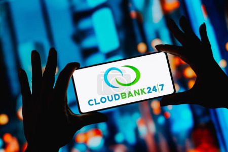 Foto de 20 de septiembre de 2023, Brasil. En esta ilustración fotográfica, el logotipo de CloudBank 24 / 7 se muestra en la pantalla de un teléfono inteligente - Imagen libre de derechos