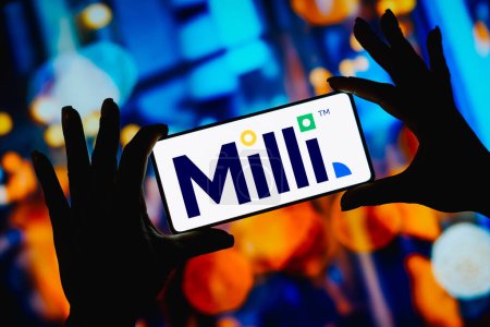 Foto de 20 de septiembre de 2023, Brasil. En esta ilustración fotográfica, el logotipo de Milli Bank se muestra en la pantalla de un teléfono inteligente - Imagen libre de derechos