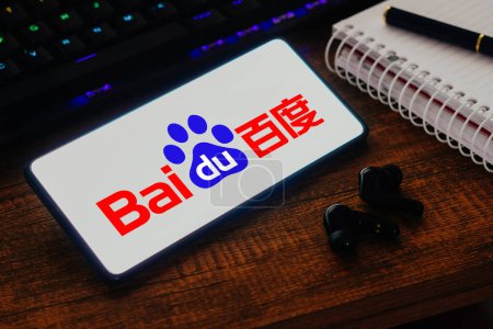 Foto de 23 de octubre de 2023, Brasil. En esta ilustración fotográfica, el logotipo de Baidu se muestra en la pantalla de un teléfono inteligente - Imagen libre de derechos