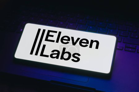 Foto de 22 de noviembre de 2023, Brasil. En esta ilustración fotográfica, el logotipo de Eleven Labs se muestra en la pantalla de un teléfono inteligente - Imagen libre de derechos