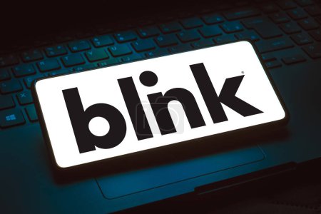 Téléchargez les photos : 27 décembre 2023, Brésil. Dans cette illustration photo, le logo Blink Charging est affiché sur un écran de smartphone - en image libre de droit