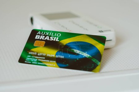 Téléchargez les photos : 17 janvier 2024, Brésil. Sur cette photo, la carte Auxlio Brasil (Bolsa Famlia). - en image libre de droit