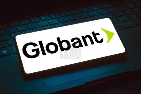 Foto de 22 de enero de 2024, Brasil. En esta ilustración fotográfica, el logotipo de Globant S.A. se muestra en la pantalla de un smartphone - Imagen libre de derechos