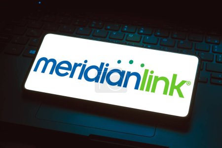 Foto de 7 de febrero de 2024, Brasil. En esta ilustración fotográfica, el logotipo de MeridianLink se muestra en la pantalla de un teléfono inteligente - Imagen libre de derechos