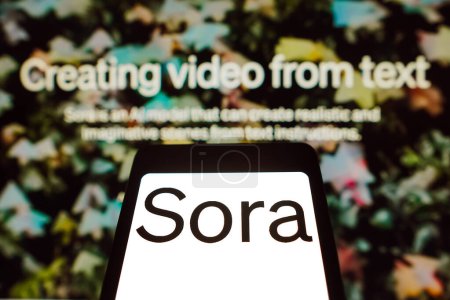 Foto de 15 de febrero de 2024, Brasil. En esta ilustración fotográfica, el logotipo de Sora se muestra en la pantalla de un teléfono inteligente. OpenAI anunció la inteligencia artificial de Sora, que transforma texto en video de hasta 1 minuto - Imagen libre de derechos