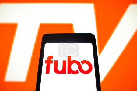 Téléchargez les photos : 21 février 2024, Brésil. Dans cette illustration photo, le logo de FuboTV Inc. est affiché sur un écran de téléphone intelligent. - en image libre de droit