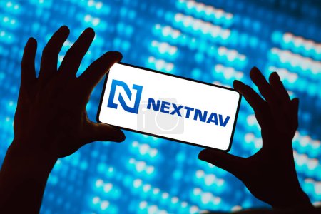 Téléchargez les photos : 11 mars 2024, Brésil. Dans cette illustration photo, le logo NextNav, Inc. est affiché sur un écran de téléphone intelligent - en image libre de droit