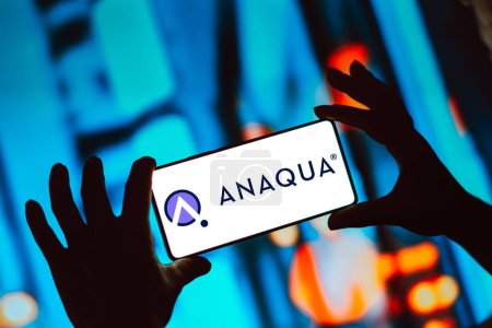 Foto de 15 de marzo de 2024, Brasil. En esta ilustración fotográfica, el logotipo de Anaqua, Inc. se muestra en la pantalla de un teléfono inteligente - Imagen libre de derechos