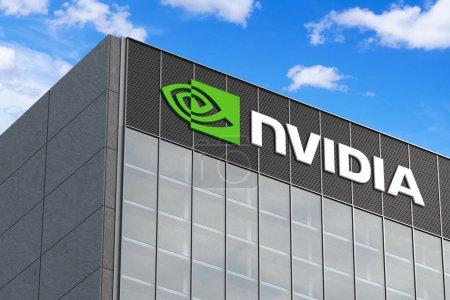 Foto de 5 de abril de 2024, Brasil. En esta foto ilustración en 3D el logotipo de NVIDIA visto en la parte superior del edificio de vidrio - Imagen libre de derechos