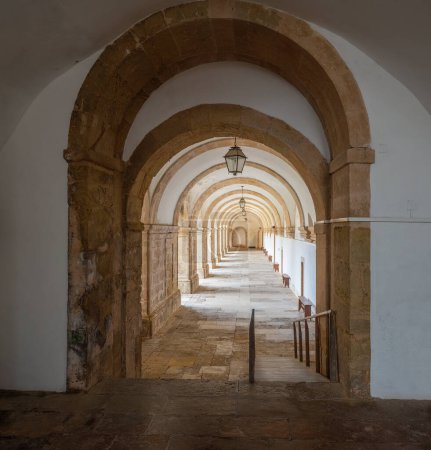 Foto de Coimbra, Portugal - 11 de febrero de 2020: Monasterio de Santa Clara-a-Nova - Coimbra, Portugal - Imagen libre de derechos