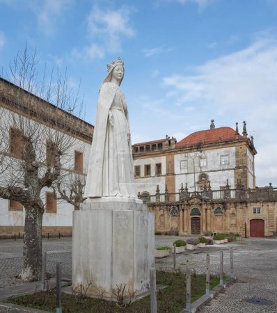 Foto de Estatua de la Reina Santa Isabel en el Monasterio de Santa Clara-a-Nova - Coimbra, Portugal - Imagen libre de derechos