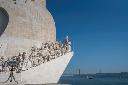 Foto de Lisboa, Portugal - 24 de febrero de 2020: Monumento a los Descubrimientos (Padrao dos Descobrimentos) - Lisboa, Portugal - Imagen libre de derechos