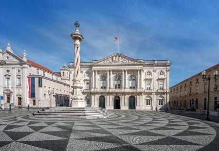 Téléchargez les photos : Place Praca do Municipio et hôtel de ville de Lisbonne et colonne Pelourinho - Lisbonne, Portugal - en image libre de droit